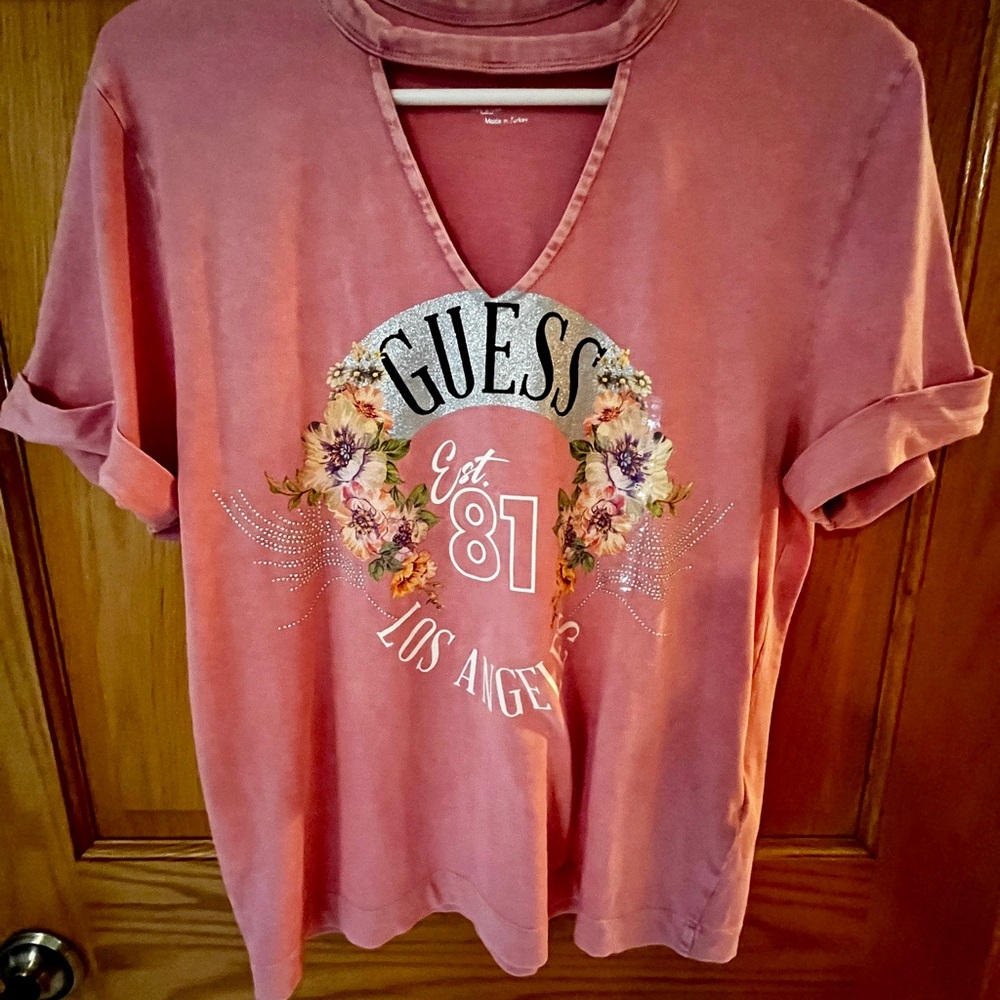 Guess Women's Rose Graphic Tee. New without tag
